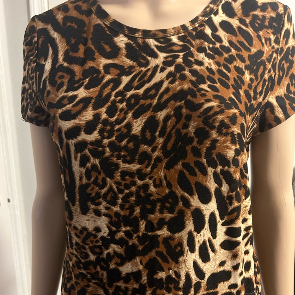 Round neck, leopard print top